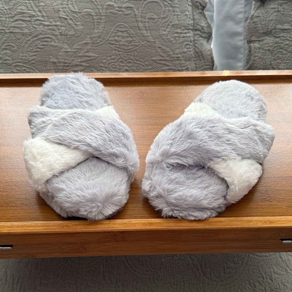 CLEARANCE FamiPort Fuzzy Cross Band Slippers